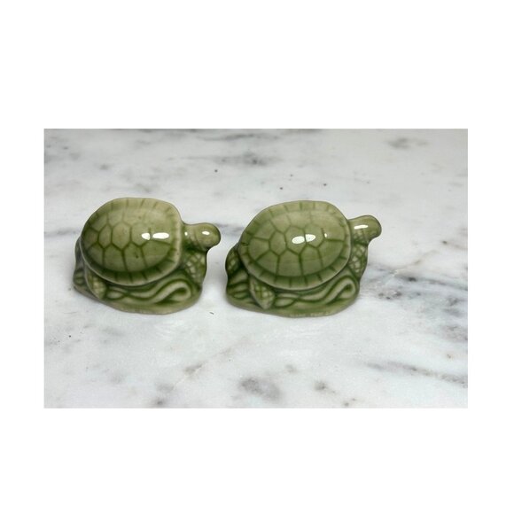 Red Rose Tea WADE Whimsies Porcelain Figurine Green Sea Turtle Vintage Porcelain - Picture 1 of 4